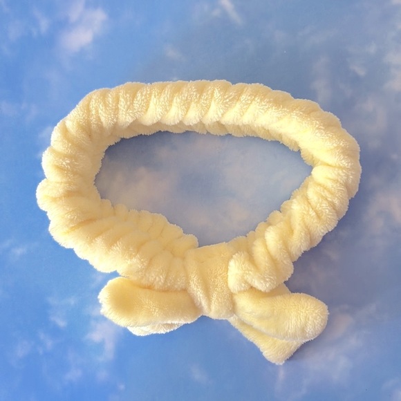 Huda Beauty WISHFUL Yo Glow Bow Spa Headband in Yellow - Picture 2 of 7